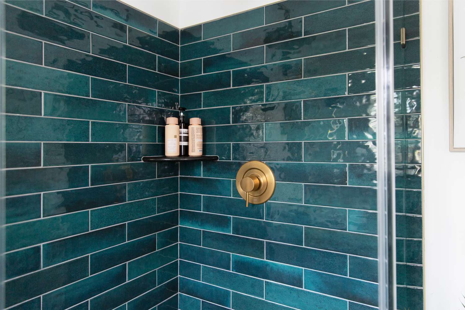 how to choose bathroom tiles