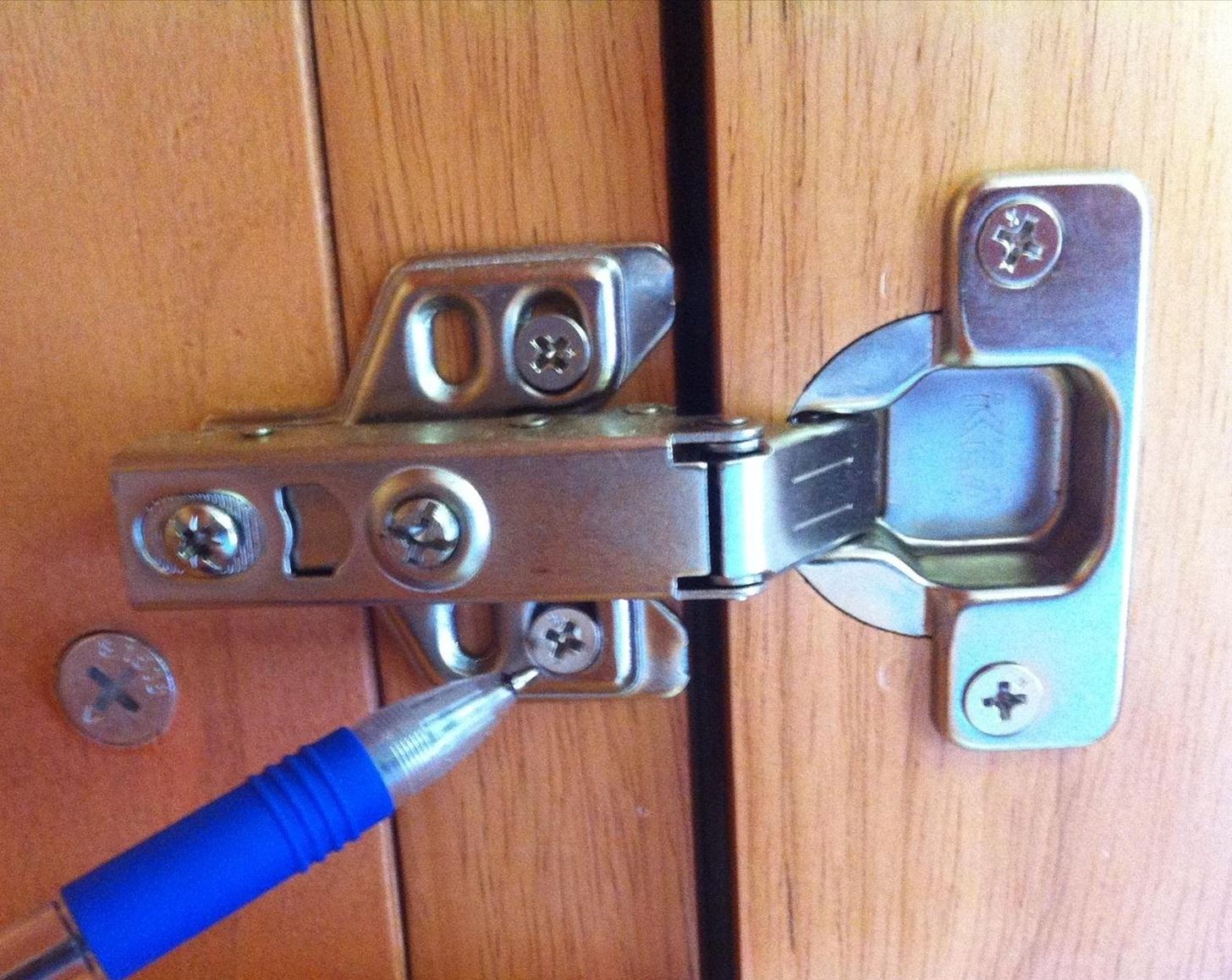 how to adjust cabinet doors