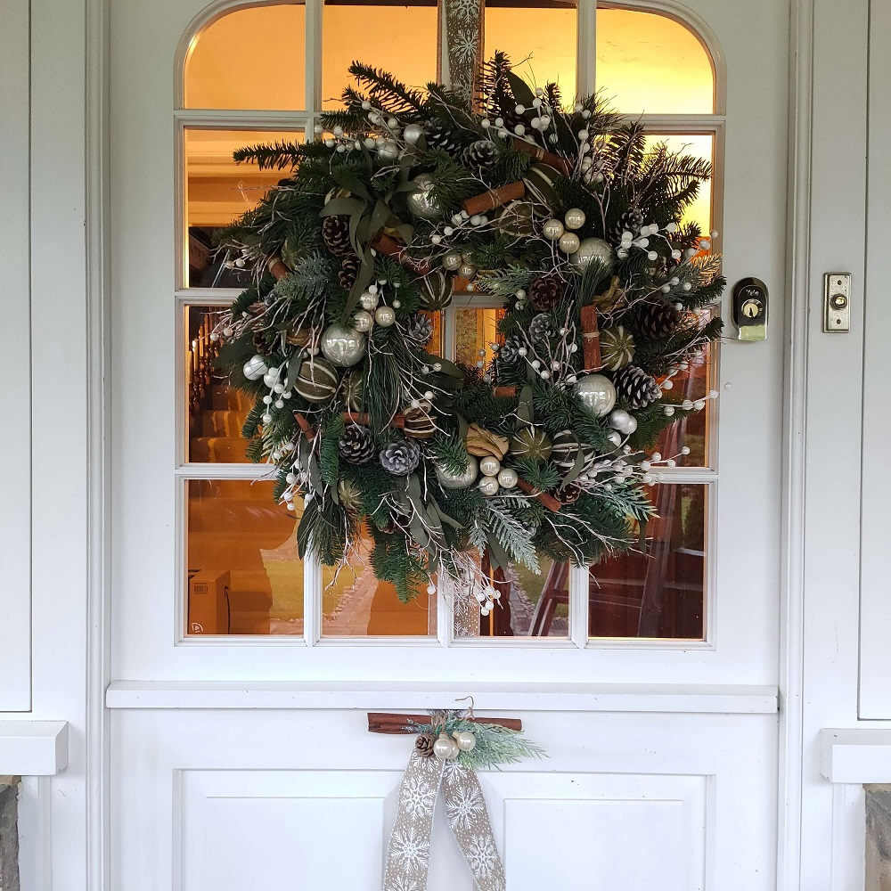 Decorate Your Home doors with the Christmas